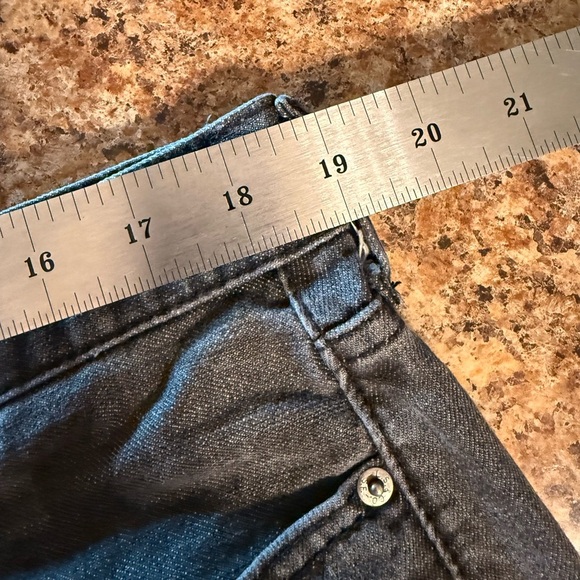 Levi's 562 Black Button Fly Mens Jeans Tag Size 38x34 Measures 38x30 Loose Fit - Picture 8 of 14